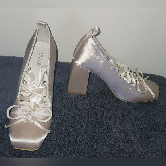 Cider Cream Satin Women's Heels Size 8.5/EU39 - Picture 4 of 8